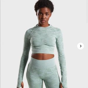 CAMO SEAMLESS LONG SLEEVE CROP TOP